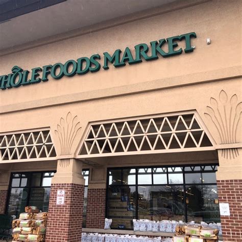 Whole foods hinsdale - HINSDALE — Damage to the Starbucks at Hinsdale's Whole Foods caused it to temporarily close on Tuesday morning. Yellow tape surrounded the restaurant as broken glass from one of its doors was ...